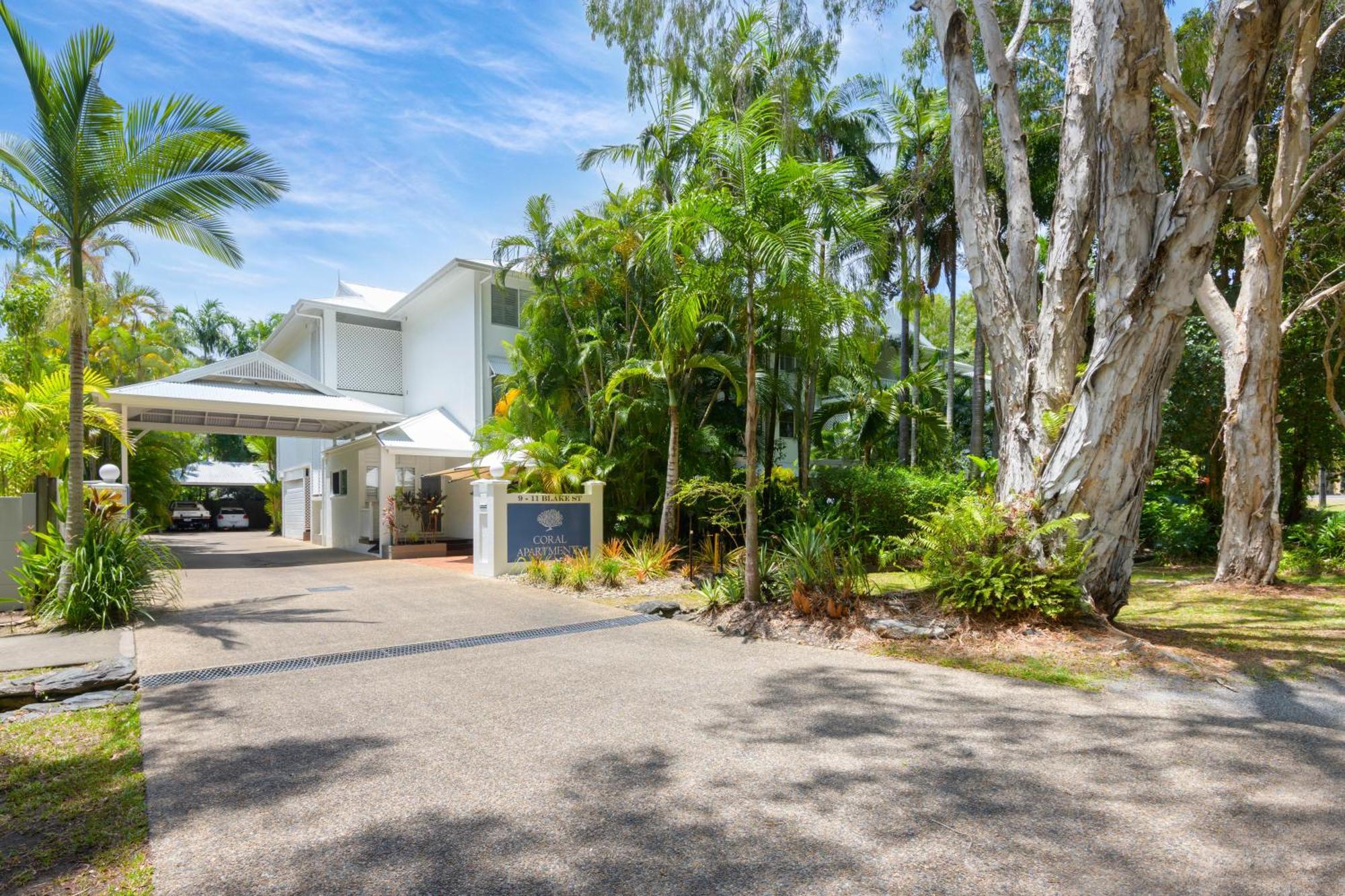 Coral Apartments Port Douglas Exteriör bild